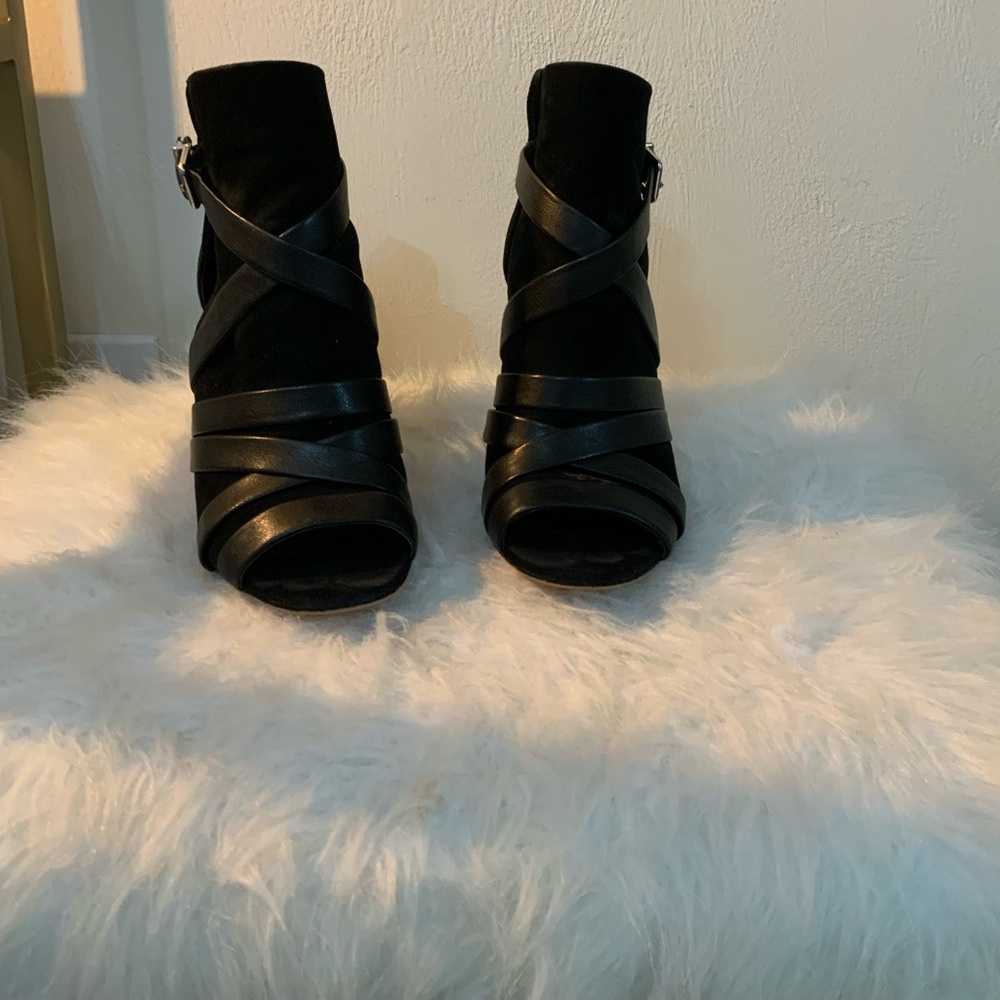 Black SUEDE AND LEATHER STRAPS